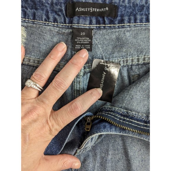 Ashley Stewart Distressed Raw Hem Denim Shorts 20 - Picture 4 of 7